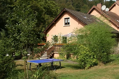 Ferienhaus mit Garten in der Nähe eines Sees