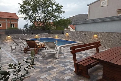Schönes Ferienhaus mit Swimmingpool und...