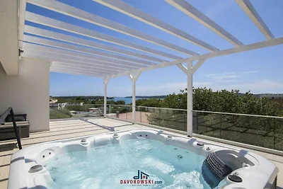 Villa in Pomer mit Schwimmbecken