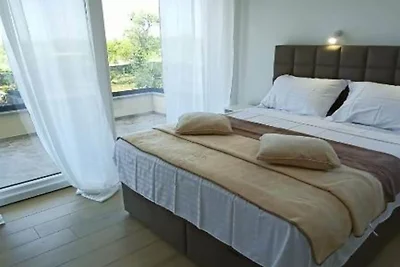 Villa Sunrise with Outdoor Pool - Four Bedroo...
