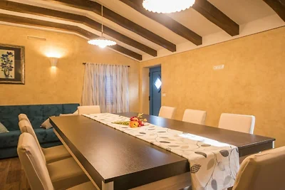 Vakantiehuis in Pićan met zwembad