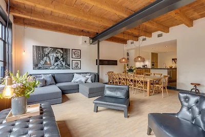 Bella casa vacanze a Ternaard con cortile