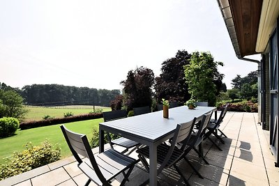 Modernes Ferienhaus in Flobecq mit Garten