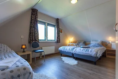 Villa für 14 Personen mit 6 Zimmern in Andijk