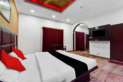 Townhouse Oak Sindhi Camp