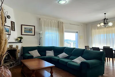 Rustige villa met privézwembad en uitzicht