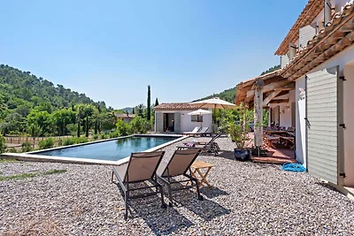 Villa di classe con piscina privata a...