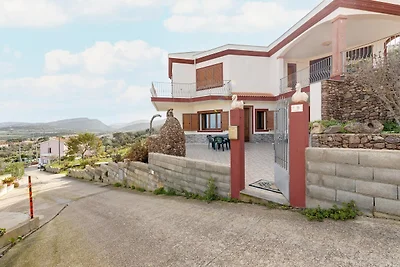 Con espacio exterior privado y aparcamiento.