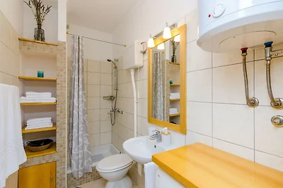 Apartments Sara (Molunat)