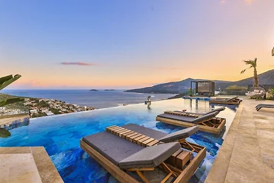 Villa in Kalkan mit Schwimmbecken