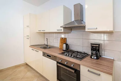 Große Villa mit Pool, ländliche Lage