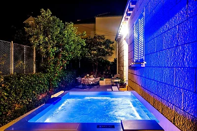 Rustykalna kamienna willa z basenem i ogrodem