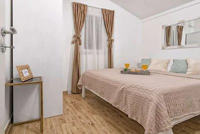 Hidden Gem Holiday Home with Pool in Kastel S...