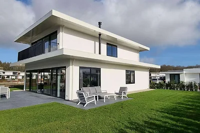 Villa am Wasser, Wald und Golfclub