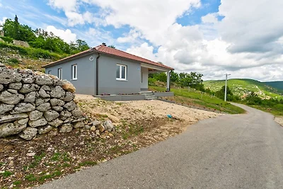 Uriges Ferienhaus in Ričice-Imotski in der Nä...