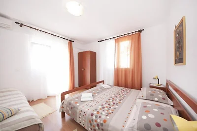 Apartments Mira -One Bedroom Apartment with T...