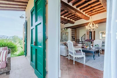 Villa in Monte San Quirico mit Garten