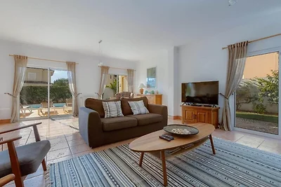 Haus mit Garten und privatem Pool