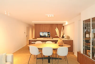 Schöne Wohnung mit seitlichem Meerblick