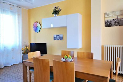 Lebhaftes Ferienhaus in Dervio mit Garten