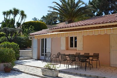 Lichte villa in Sainte-Maxime met privé...