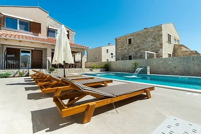 Villa in Privlaka mit Schwimmbecken