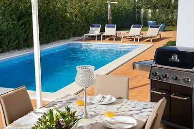 Villa a Vabriga con piscina