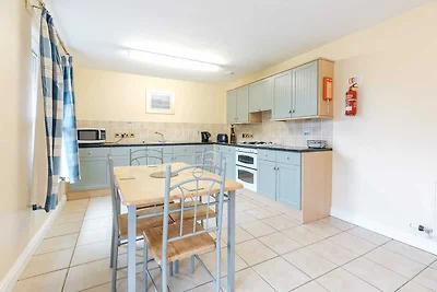 Serene 2-Bedroom Cottage in Dorrington, No...