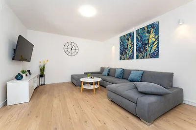 Familievilla met zwembad in de buurt van Krka...