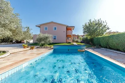 In der Swimmingpool-Villa Brioni 2