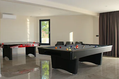 Luxuriöse Villa mit Meerblick und Whirlpool