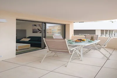 Modernes Strandapartment mit Terrasse
