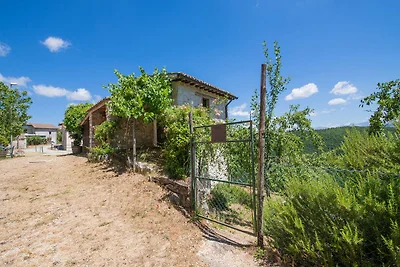 Ruhiges Ferienhaus in Sellano mit Pool
