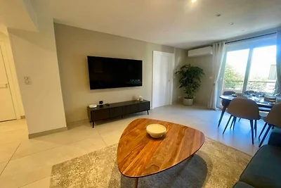 Ampio soggiorno di gruppo ad Antibes