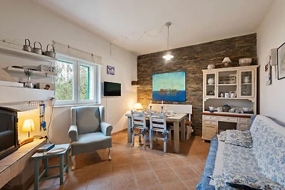 Mooi stenen huis in Vrana midden in de natuur