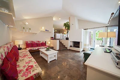 Pittoresca villa con piscina privata in...