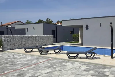 Ville Resort a Vir con piscina