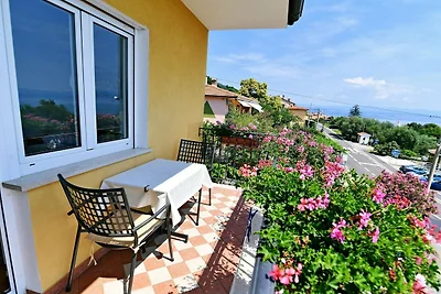 Scenic Retreat Rooms and Family Apartments - ...