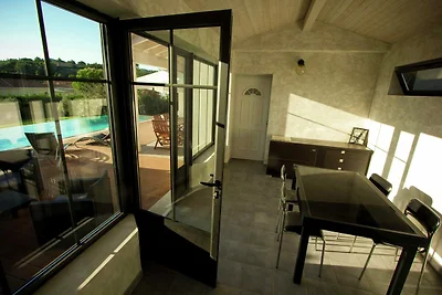 Bella casa vacanze con piscina a Narbonne