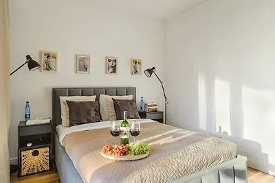 Casa a un solo piano sulla riva della...