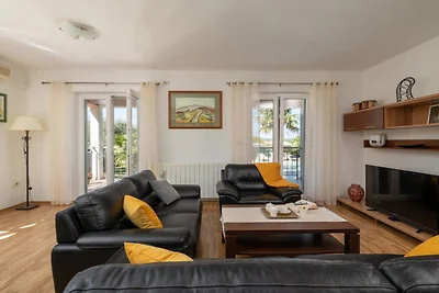 Breg Ivanovci - Three Bedroom Villa with Swim...