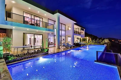 Villa in Kalkan mit Schwimmbecken