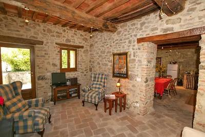 Due dimore caratteristiche in una tenuta in...