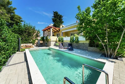 Eine charmante Villa mit privatem Pool in...