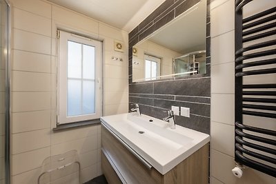 Schönes Chalet mit Klimaanlage und Dampfdusch...