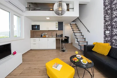 Apartment Velvet - Studio Apartment with Hot...