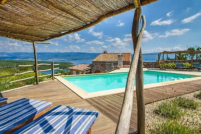 Villa in VRBNIK mit Schwimmbecken