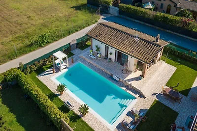 Luxuriöse Strandvilla gegenüber dem Strand...