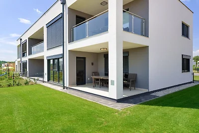Modernes Apartment mit Swimmingpool