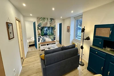 Moderne Schutzhütte am Dorfrand